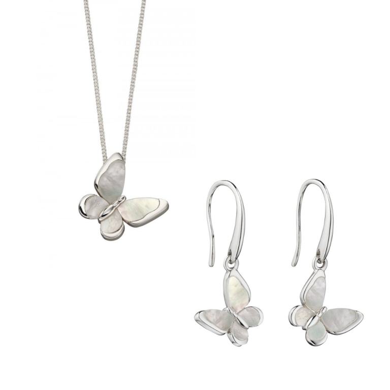 A Pearl Jewellery Set From Joshua James 