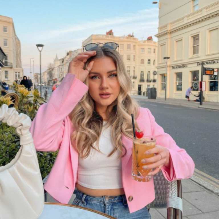 Date Night Outfits Influencer Beckie Hart Wearing a Cropped Blazer