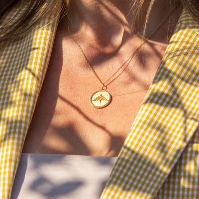 Summer is coming 🌞

We're obsessed with this Freya Medallion pendant from Fiorelli 💖

Do you have jewellery you wear every day? ✨

#jewellery #necklace #pendant #everydayjewellery #gold #silver